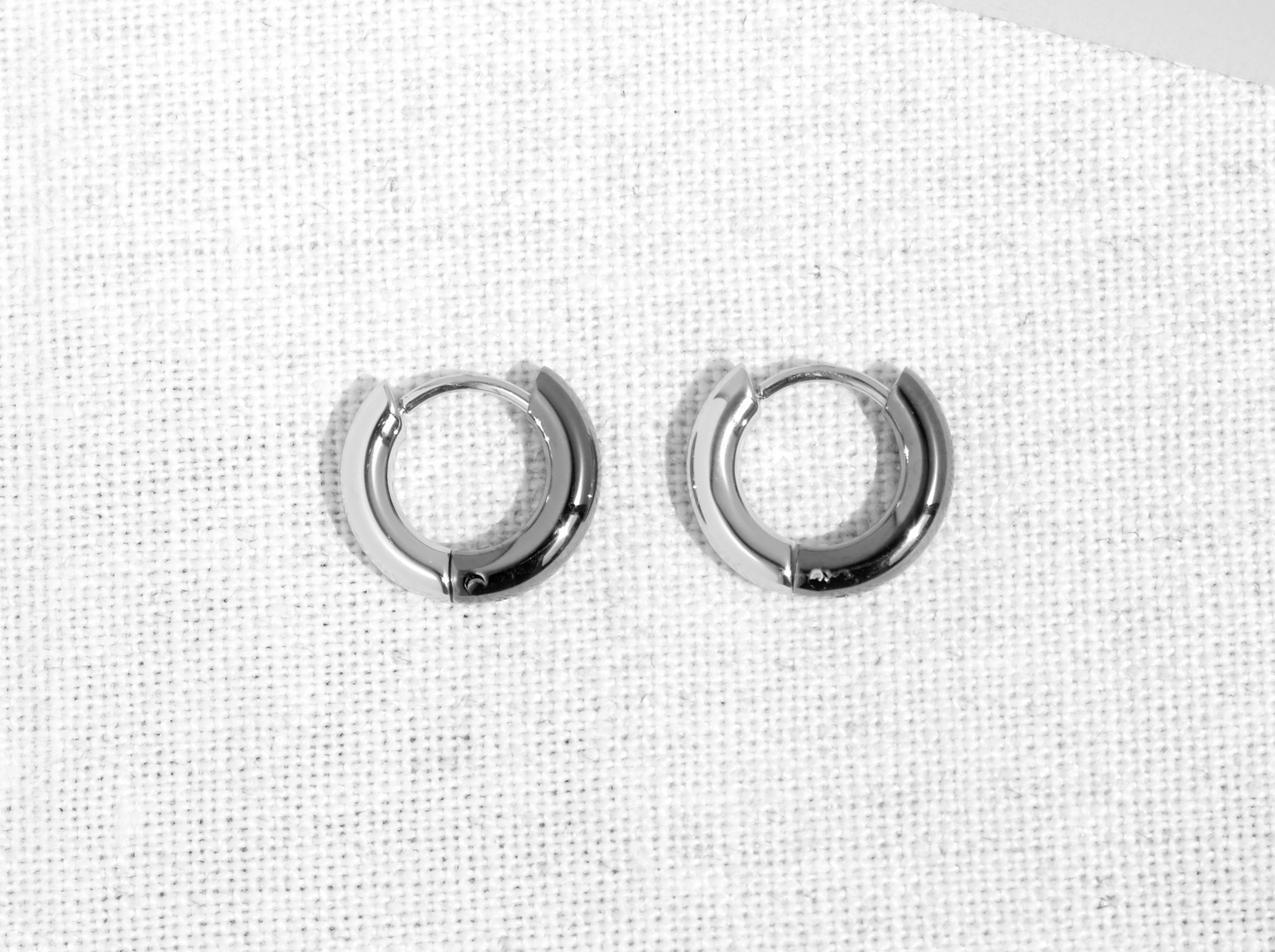 2-Tone Huggie Earrings | Grey