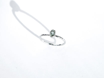 橢圓綠寶石戒指 | 銀