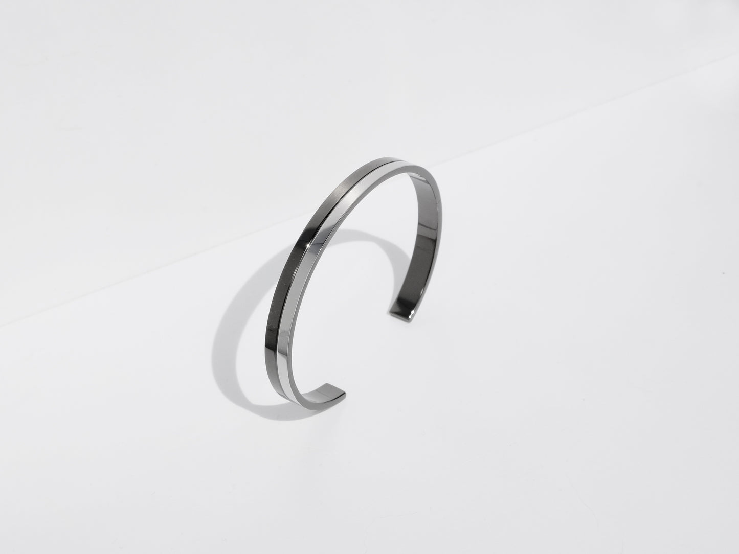 OUTLET | Linear Cuff Bracelet | Grey