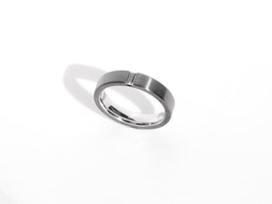 The Minimalist Baguette Ring | Grey