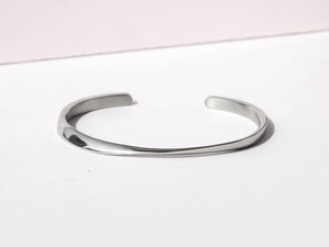 Twisted Cuff Bracelet | Silver